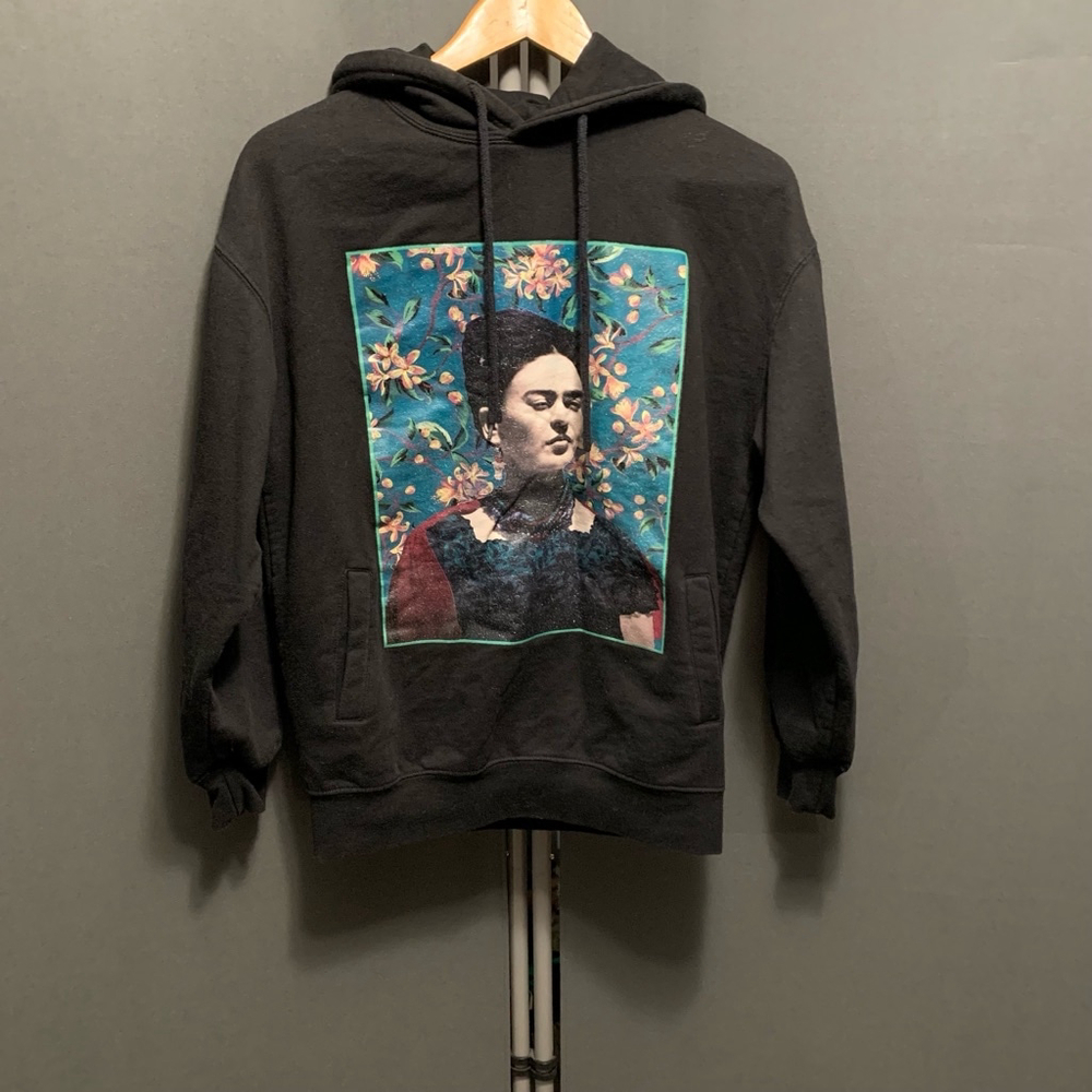 B23-Women's Frida Kahlo Hoodie Size S Black oversized